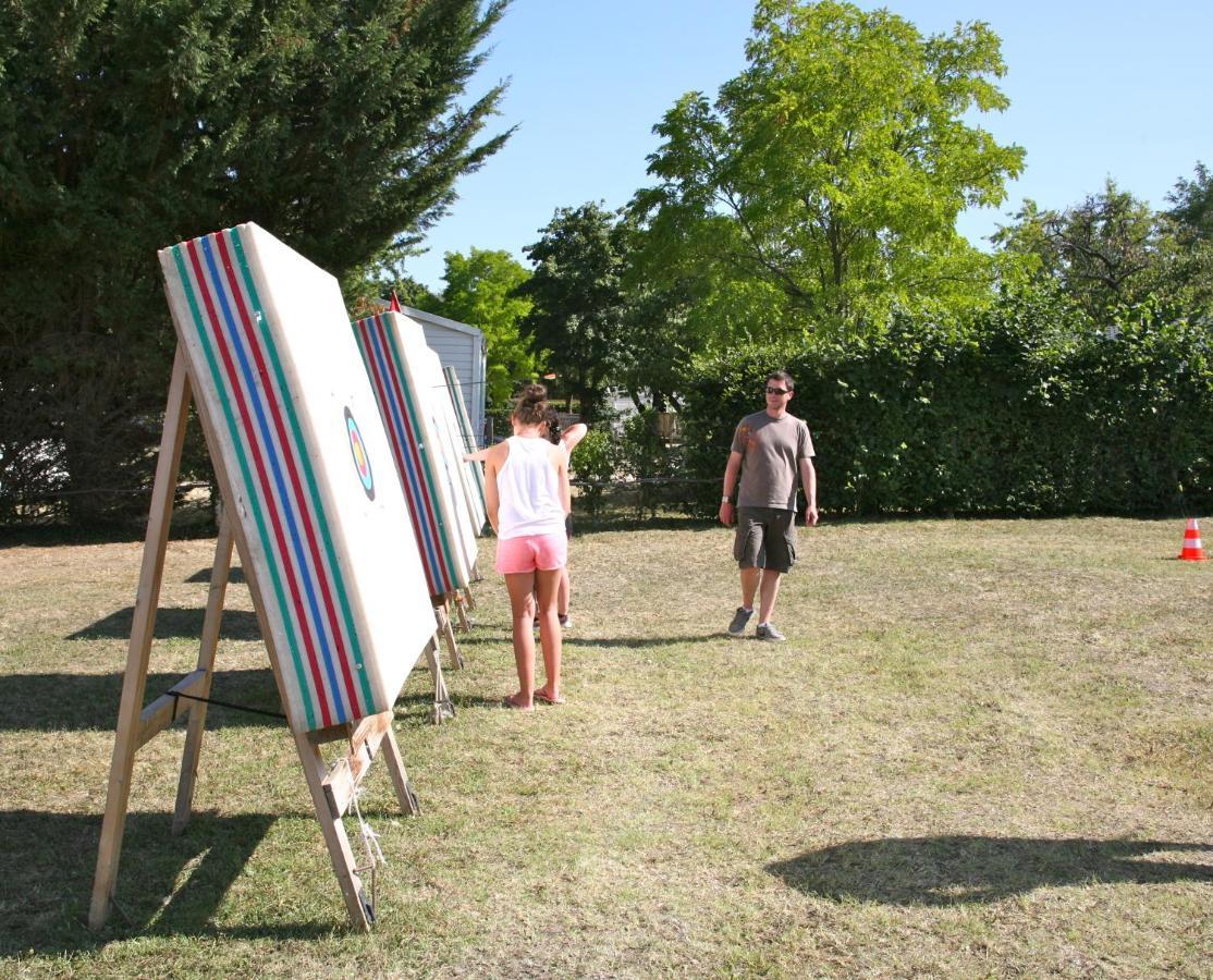 Mobil Homes Xxl2 4 Chambres - Camping Le Ranch Des Volcans Châtel-Guyon Exterior foto